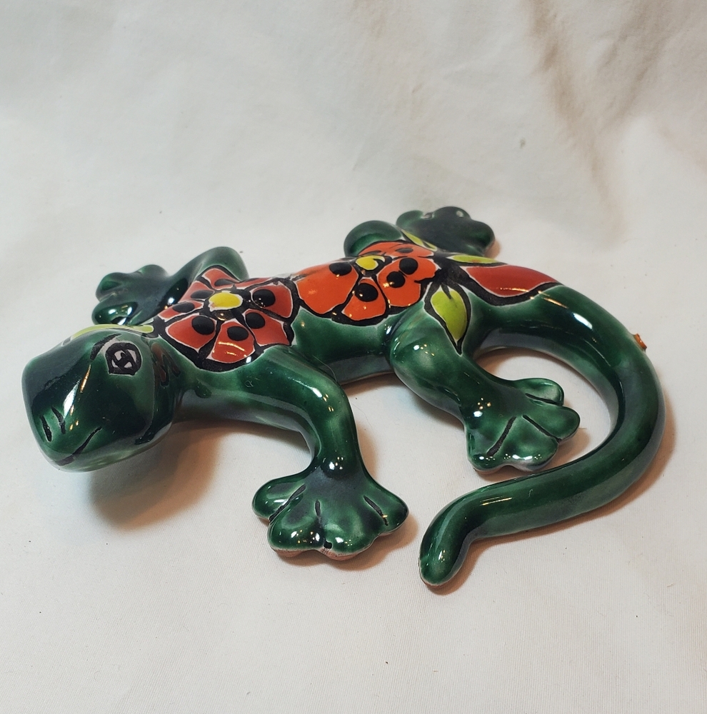 Mexican Talavera Pottery Gecko Lizard Hand Painted Porcelain Ceramic Figurine